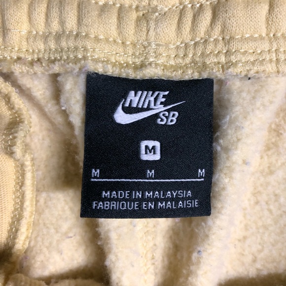 [SOLD] Mens Light Yellow Nike SB Shorts [M] - Picture 4 of 9